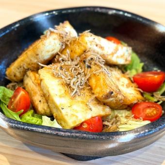 島豆腐を使ったサラダ