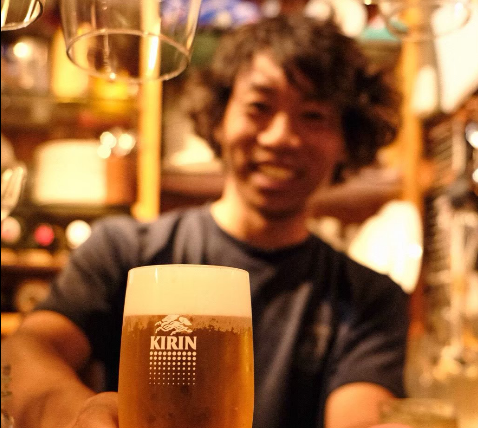 【晚上9点以后，每天仅限3组】生啤酒OK！2小时无限畅饮+6种小吃【余兴派对计划】3,500日元