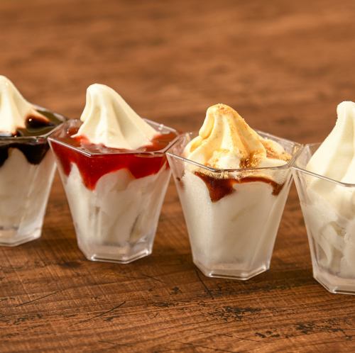 软冰淇淋(香草味、红糖浆味、草莓味、巧克力味)