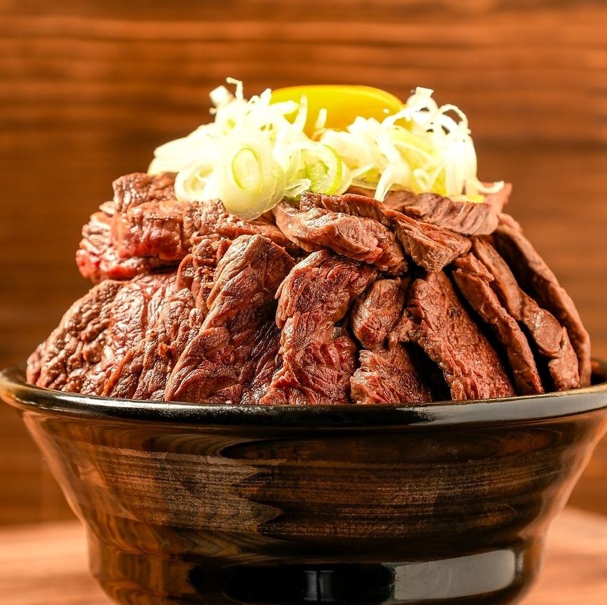 ●1日10食限定！これぞ肉盛り！メガハラミマウンテン丼！