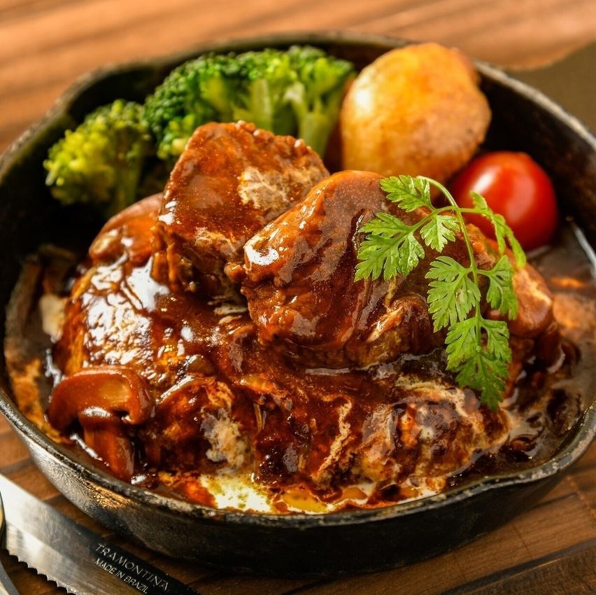 ●みんなに大人気！やわらかビーフシチューハンバーグ！