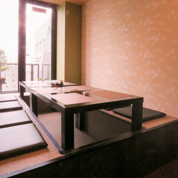 静かな空間でゆっくりとお食事を楽しみたい方は個室がおすすめ♪外の景色も楽しみながら仲間内で美味しい料理とお酒を堪能頂けます！5名様から利用できる個室は１つなので事前の予約がおすすめです♪女子会、合コンにもぴったりです♪詳しくはスタッフまで　