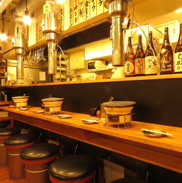 Counter seats where you can taste the atmosphere of the public tavern.One person's use is also welcome! Ideal for dating ♪