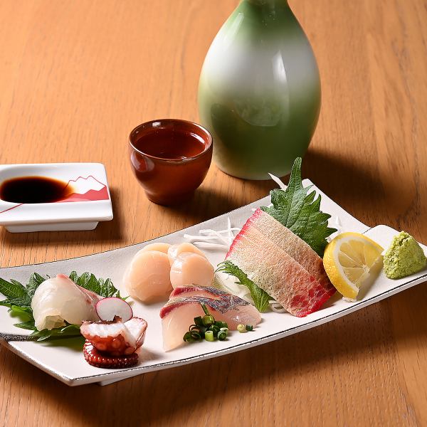 店主が目利きして毎朝仕入れる『刺身盛り合わせ』1,250円(税込)