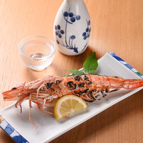 手のひらサイズ以上のプリプリ『大エビの塩焼き』780円(税込)