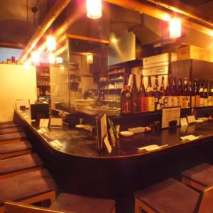 Counter seats on the first floor.It is a comfortable seat between the seats.[Yokohama/Izakaya/All-you-can-drink/Girls' night out/Date/] We will guide you at intervals.
