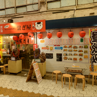 【가게 밖의 테이블석】 개방감 발군의 자리입니다.가게 앞의 시서와 거리 풍경을 바라 보면서의 음식은 평소와 다른 정취가 있습니다 ◎ 시간마다 옮겨가는 광경을 즐기세요!