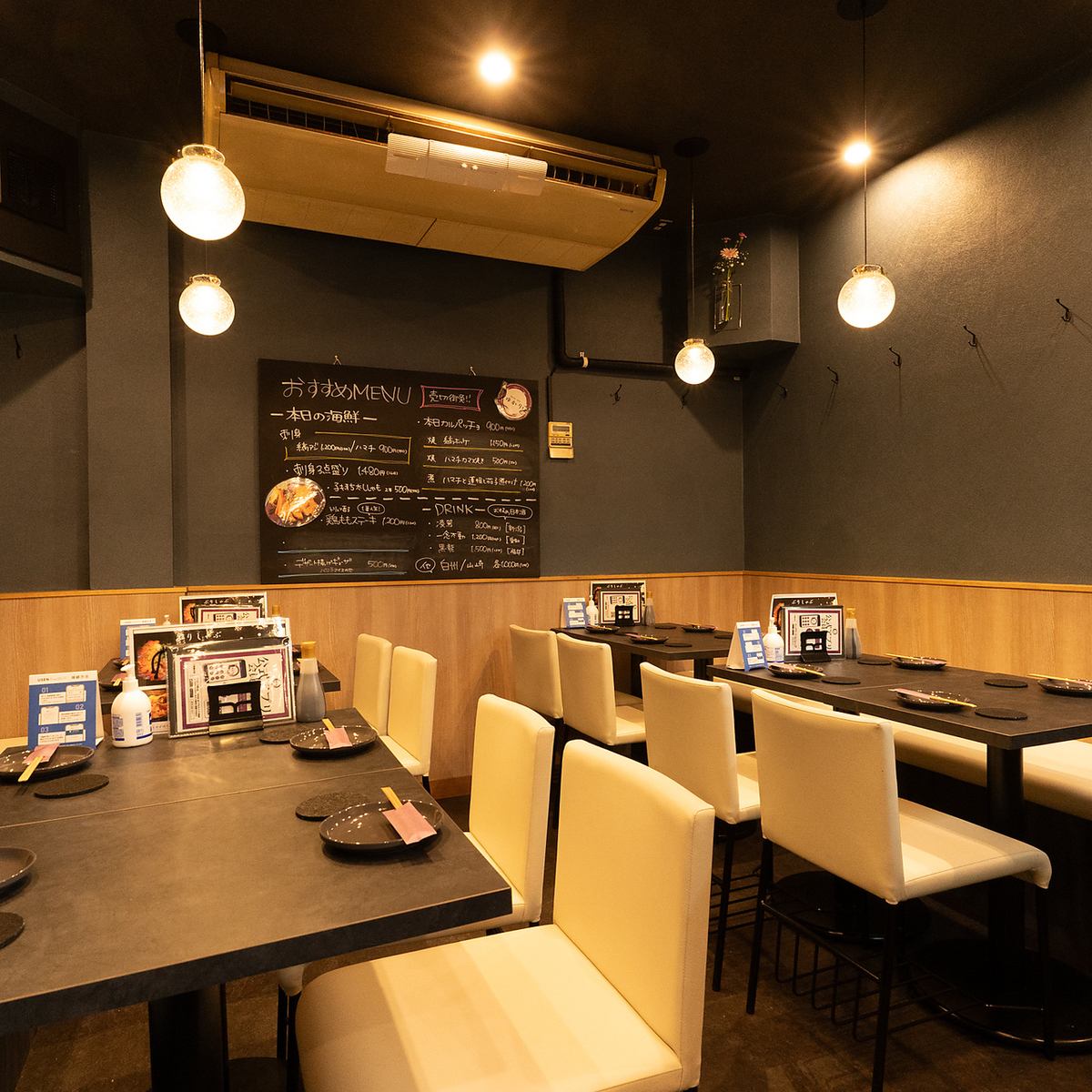 The interior of the store is spacious, making it ideal for all kinds of banquets.
