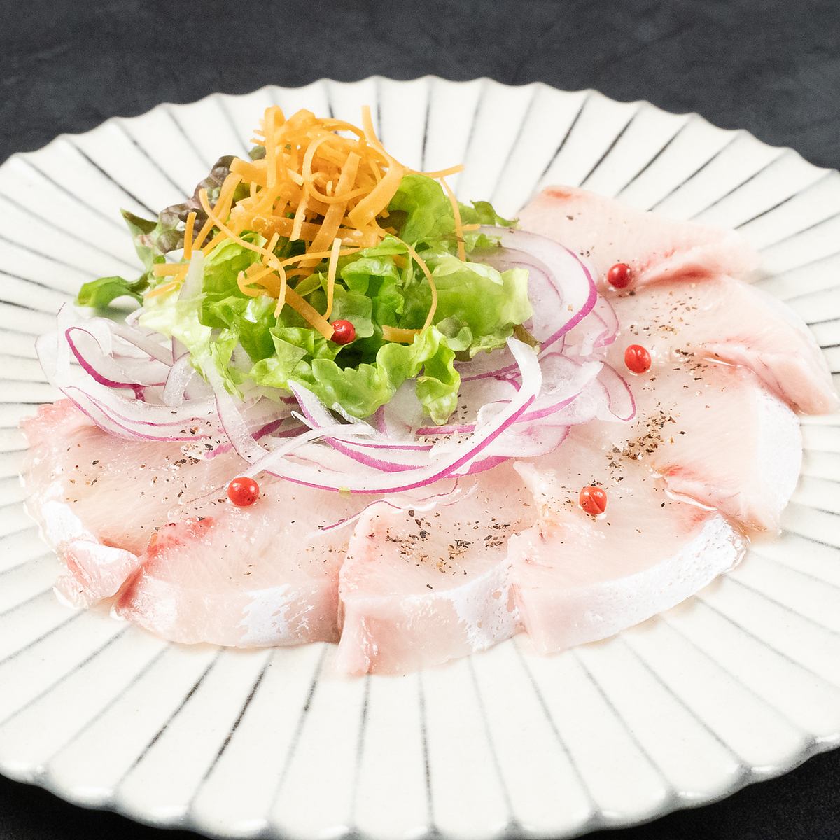 我們提供新鮮的海鮮菜餚。