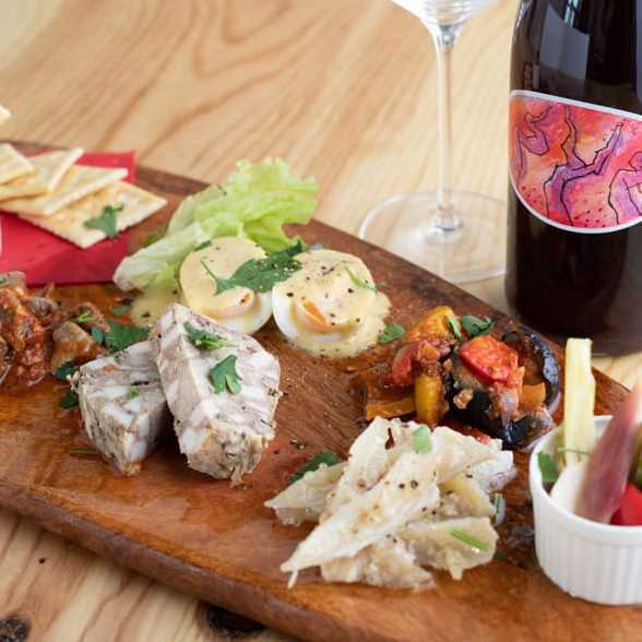 We recommend the "Assorted Appetizers", which has a wide selection of dishes that are perfect for wine, which is synonymous with French small restaurants.