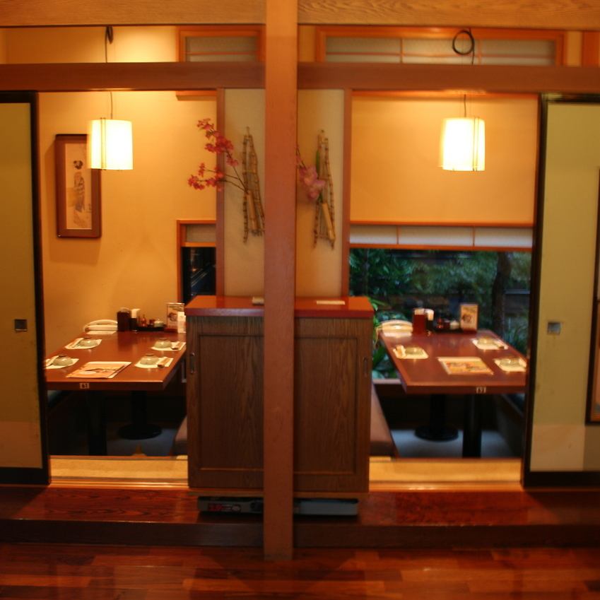 Safe for families with children ♪ Spacious tatami seats! Parking lot available