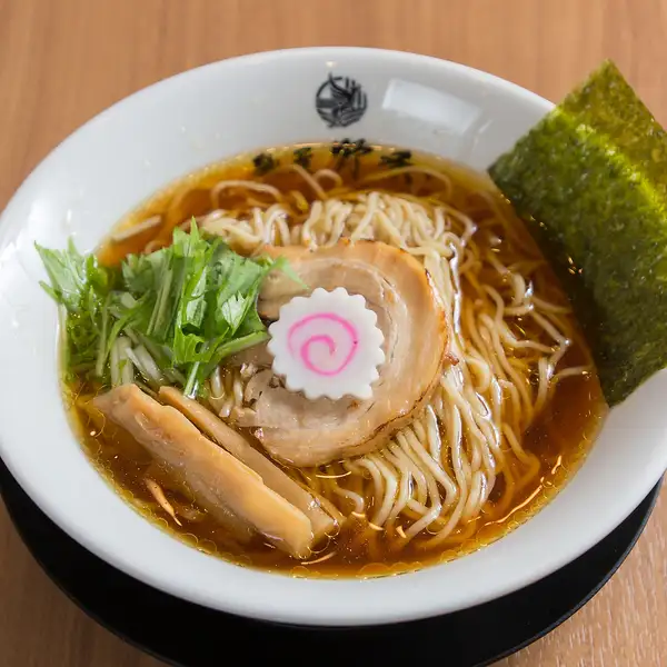 【素材の旨味を大切にした王道の一杯】醤油スープはさっぱり派におすすめ◆中華そば　950円(税込)～