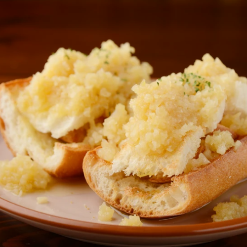【看板メニュー】「ガーリックトースト」のほか豊富なニンニク料理をご提供しております♪