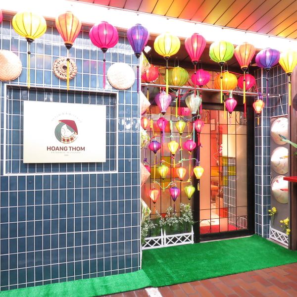 A 3-minute walk from Osaka Metro Sakaisuji Honmachi Station! The interior decorated with Vietnamese lanterns and Vietnamese sundries is gorgeous★