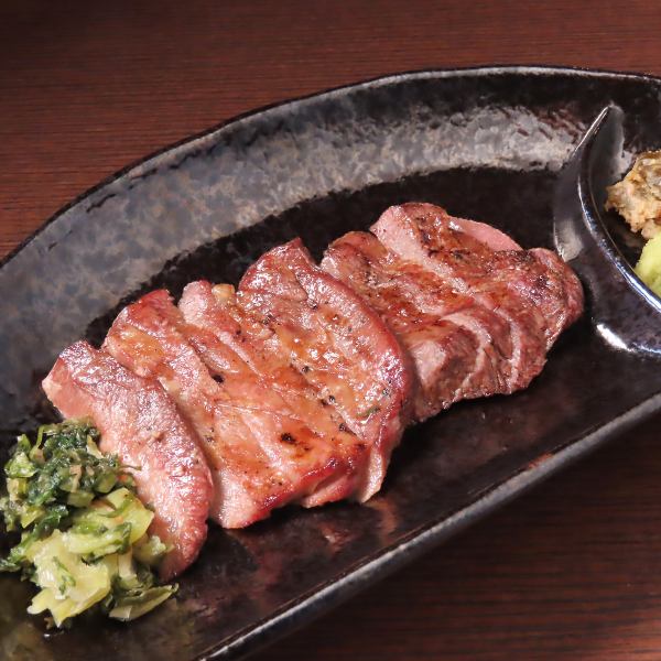 Miyagi specialty! Charcoal-grilled beef tongue 1,480 yen (tax included)