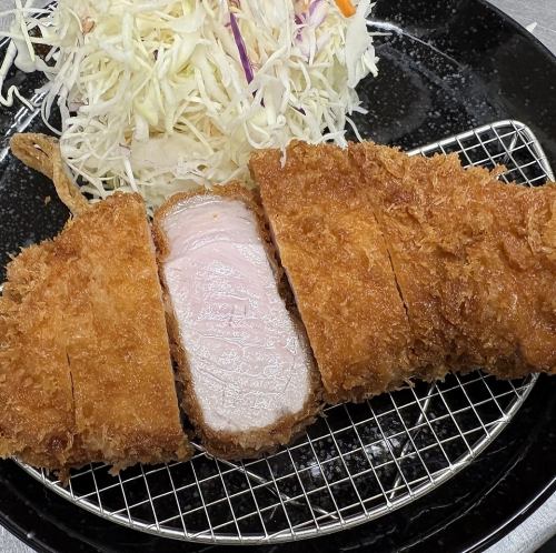 もちもちした食感がやみつき！愛知県産のみかわもち豚を使用した「みかわもち豚ロースかつ定食」