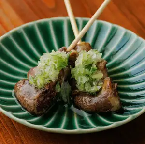 Heart skewers with green onion oil