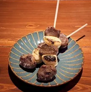 Chicken gizzard skewers with garlic and curry spices