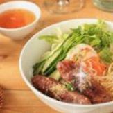 Rice vermicelli with pork meatballs