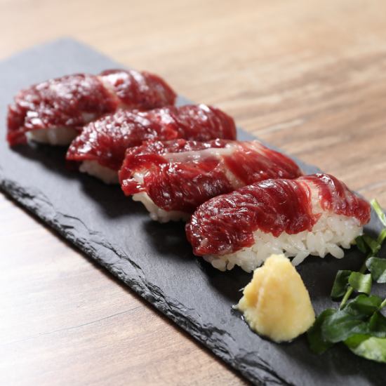 A dish that is unique because it is a fresh and carefully selected material! Meat-zushi roast beef