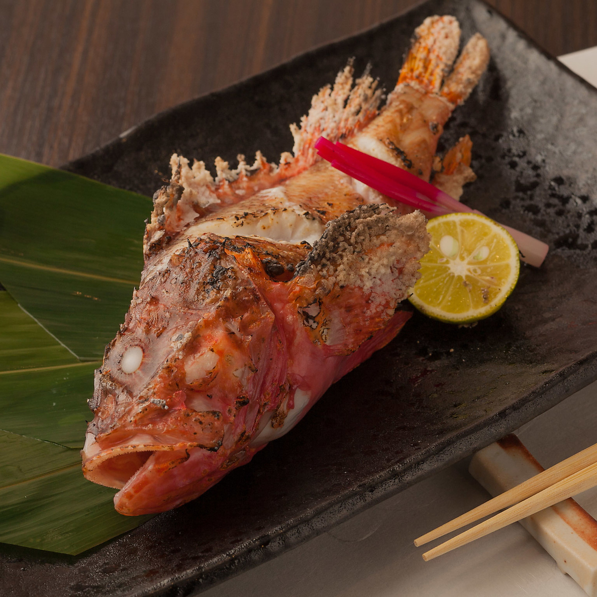 新鮮なカニや魚の日本料理をご堪能下さい