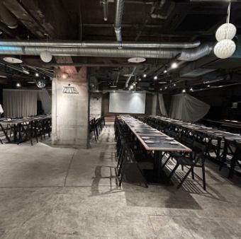 The restaurant can seat 120 people and is spacious enough for a buffet! Microphones, projectors, and screens are available! Perfect for corporate use or wedding receptions!