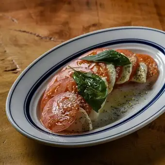 Caprese salad with mozzarella cheese