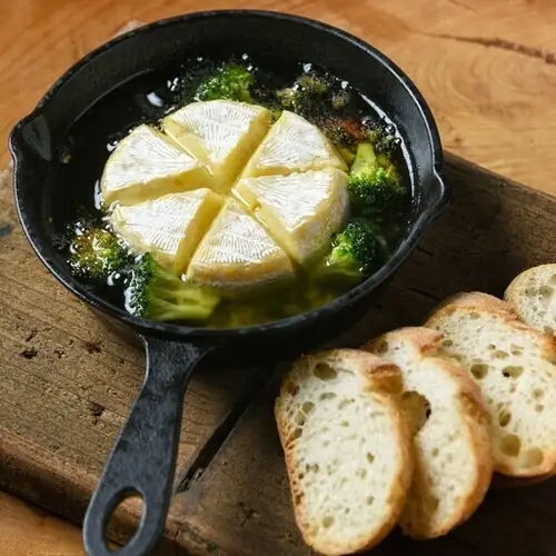 Whole Camembert Ajillo