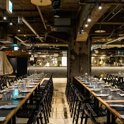 [An open space where conversation flows easily] The high ceilings and spacious interior create a comfortable atmosphere where even large groups can relax.Enjoying delicious food and drinks, smiles and conversation naturally spread.
