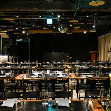 [A memorable moment] From birthdays and anniversaries to corporate events and social gatherings, we add a touch of glamour to a variety of party occasions.HODL will help you create special moments to spend with your cherished friends.