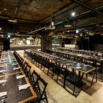 The stylish interior is accented with neon lights, creating a striking visual effect.Why not rent out our stylish space for your party? We can accommodate banquets for 50-120 people, or up to 260 people for standing receptions! We also have sound equipment, so we can handle a wide range of events, from company parties to casual music events.