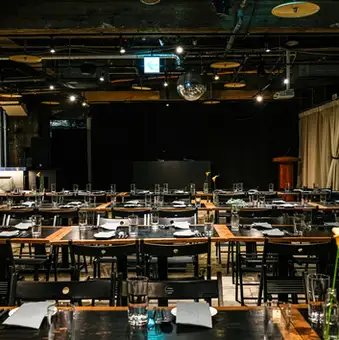 Standing receptions are possible! You can also have performances using a DJ booth and stage! You can even reduce the number of tables and have a dance party!