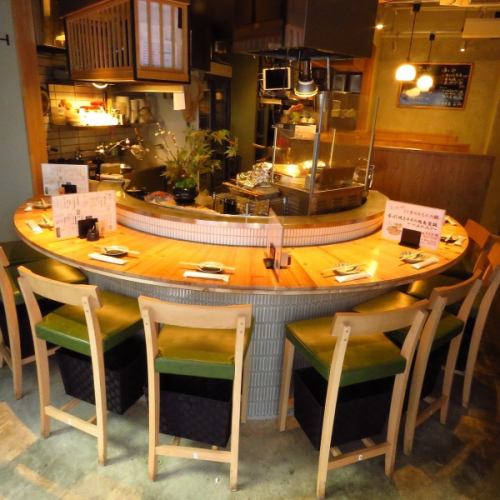 <p>There are 8 counter seats and 2 table seats on the first floor.You can use it in various scenes such as dates, anniversaries, drinks on the way home from work, second house use, etc.</p>