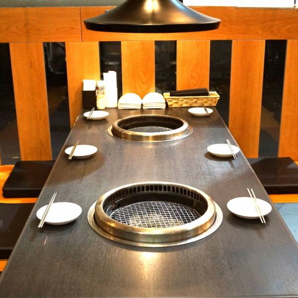 美味しい焼肉を囲んでご宴会はいかがですか。寛げるお座敷のお席は各種ご宴会にもぴったり◎少人数から大人数のご宴会まで幅広く対応が可能です。ご宴会にぴったりな飲み放題付きのコースメニューも各種ご用意しておりますので併せてご利用くださいませ！お席のご予約などお気軽にお問合せください。