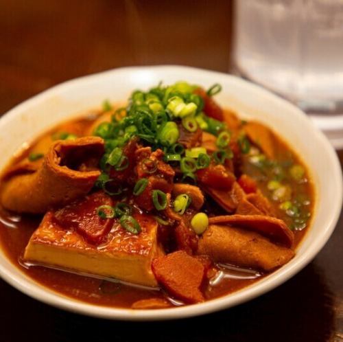 【モツ煮込み】定番の居酒屋メニュー！濃厚な旨味溢れる自慢の逸品