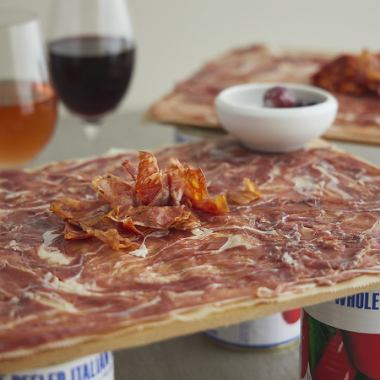 Di PUNTO is the original! A heap of European ham and salami and Lambrusco (regular)