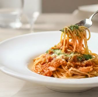 バジル香る自家製トマトパスタ