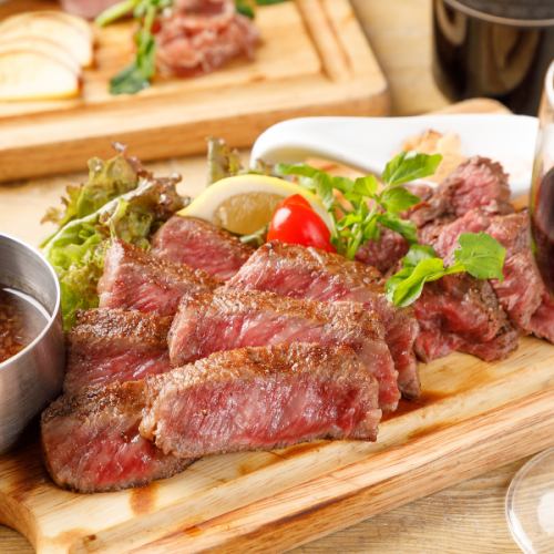 Eat and compare two carefully selected beef (Japanese black beef 100g & rare part 120g)