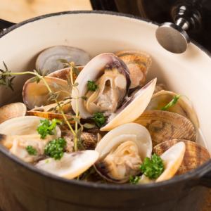 Steamed white clams