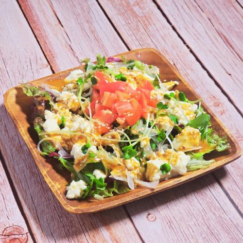 Tofu salad with Bang Bang Chicken flavour