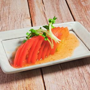 Tomato slices with plum sauce