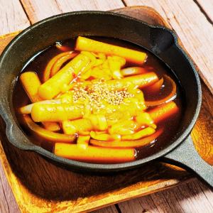 Korean sweet and spicy tteokbokki