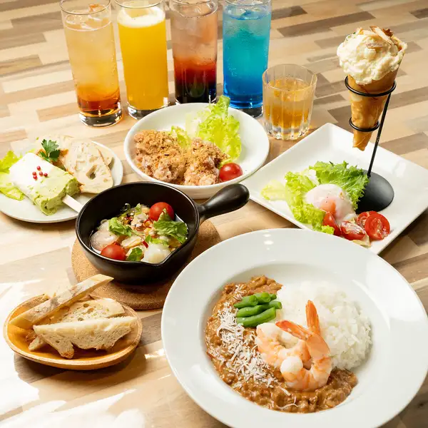 美味しいお酒のお供に。手軽につまめるスナックから、しっかりお腹を満たせるお食事までバラエティ豊か！