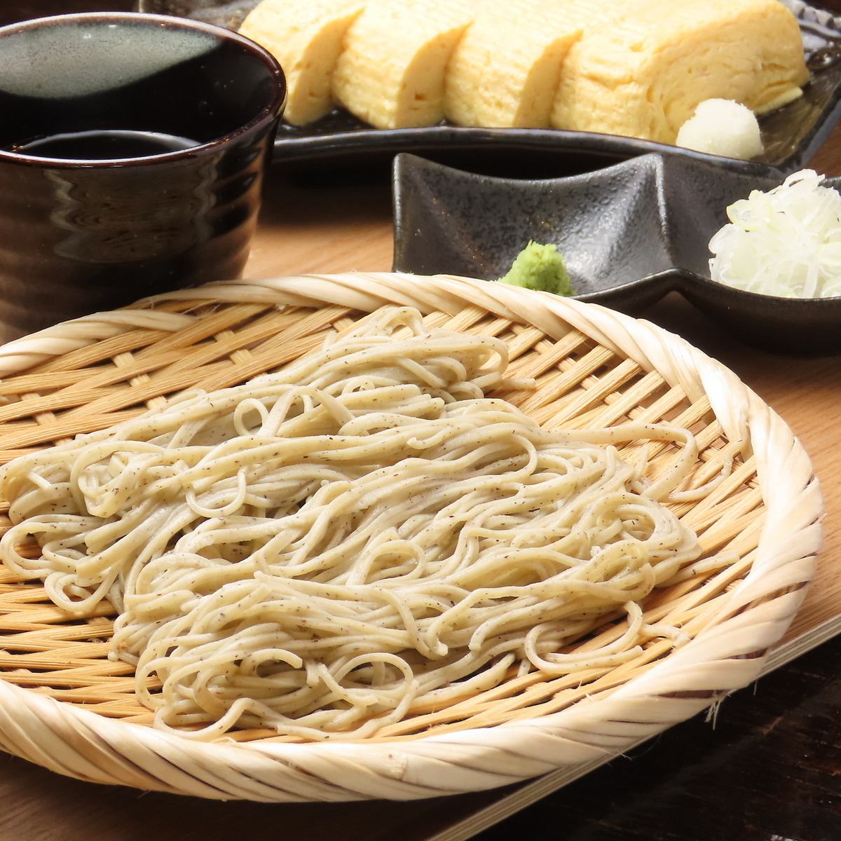 厳選された国産100％のそば粉を使用した本格十割蕎麦をご堪能いただけます。