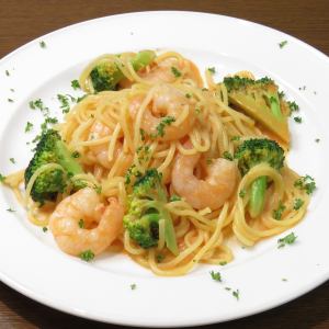 Shrimp and broccoli tomato cream pasta