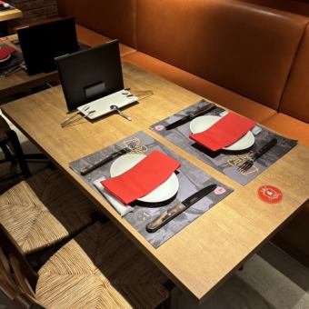 テーブルのお席は、レイアウト変更可能です！人数・お席などのご相談も承りますので、店舗までお問い合わせください！