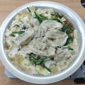 【2小時暢飲（含啤酒）】無限量供應煎餃火鍋套餐 4,400日圓（含稅）