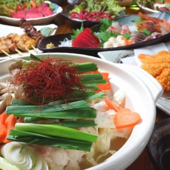 7份豪华生鱼片和马肉生鱼片！8道菜可供选择，包括海鲜火锅和内脏火锅。2小时无限畅饮，包括5,000日元的生啤酒。