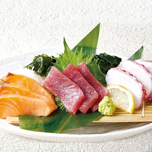 Assortment of three kinds of sashimi, three slices