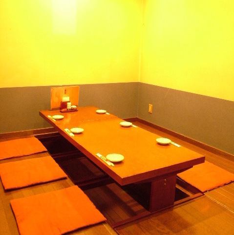 Our private room with a sunken kotatsu seat can accommodate up to 4 people!This is our most popular seat♪